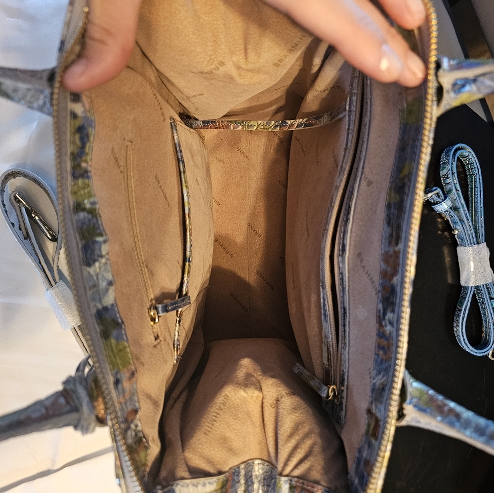 Brahmin handbag with matching wallet - Picture 3 of 6